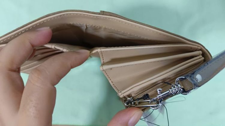 ขายกระเป๋าสตางค์ GUESS รูปที่ 5