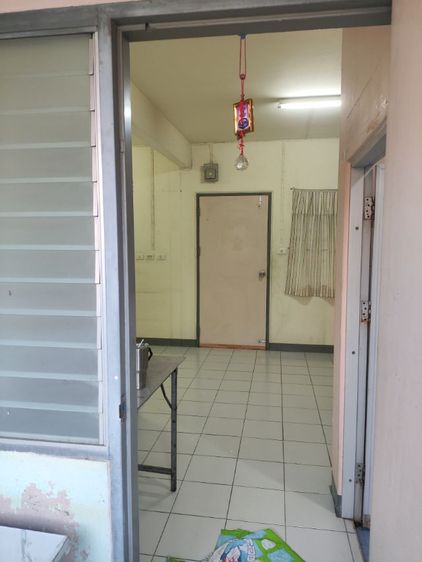 ไม่มี ขายห้องเอื้ออาทรพุทธมณฑลสาย5หลังองค์พระอาคาร3ชั้น2ห้องริมเดินไป7-11 70เมตร แถมแอร์1ตัว