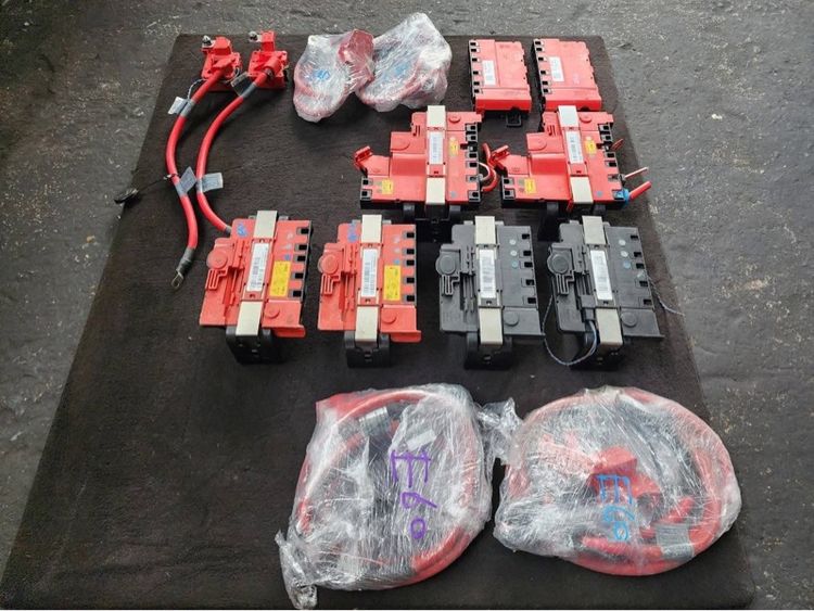 แผงขั้วบวกแบตเตอรี่ ขั้วบวก ขั้วลบ BMW E90 E60 E84 F10 F20 F25 F30 X1 X3  รูปที่ 8