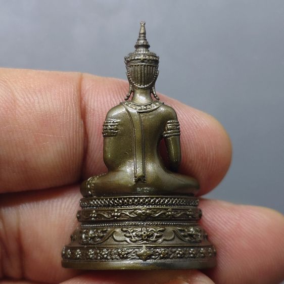 พระกริ่งพุทธมหาบารมีนุภาพพิสุทธิ์ อนุตตรสังคามวิชัย เนื้อสำริดรมมันปู ผลงานศิลปินแห่งชาติ อ.จักรพันธุ์ โปรษยกฤต ปี2553 พร้อมกล่องเดิม หายาก  รูปที่ 4