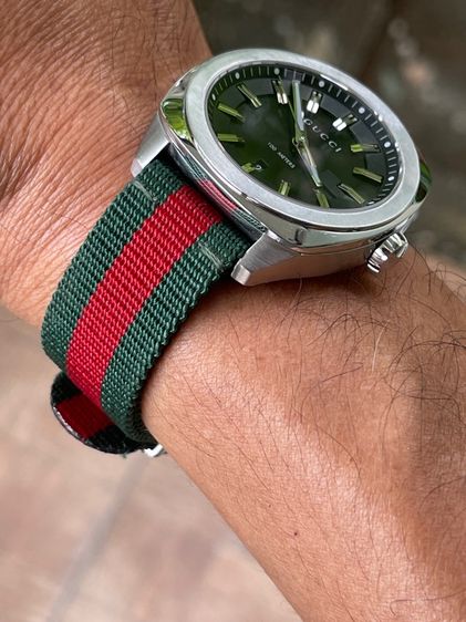 GUCCI GG2570 Blue Dial 40 mm Green and Red Nylon Watch YA142301 รูปที่ 13