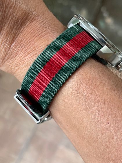 GUCCI GG2570 Blue Dial 40 mm Green and Red Nylon Watch YA142301 รูปที่ 15