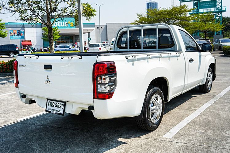 Mitsubishi Triton 2022 2.5 GL Pickup ดีเซล ไม่ติดแก๊ส เกียร์ธรรมดา ขาว รูปที่ 4