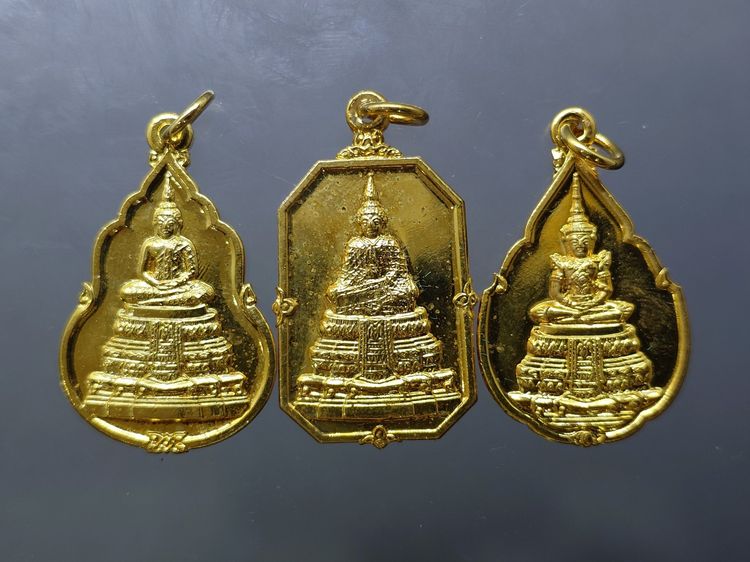 พระแก้วมรกต 3 ฤดู ที่ระลึกเปิดสำนักงานใหญ่ ธนาคารกรุงไทย (หลวงปู่ดู่ วัดสะแก อธิษฐานจิต) เนื้อกาหลั่ยทอง พ.ศ.2525 พร้อมกล่องเดิมๆ หายาก รูปที่ 4