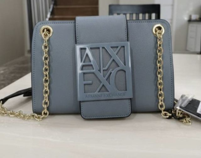 กระเป๋าสะพายผู้หญิง armani exchange ของแท้มือ 1 รูปที่ 2