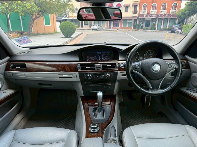 BMW Series 3 2010 320i Sedan เบนซิน ไม่ติดแก๊ส เกียร์อัตโนมัติ บรอนซ์เงิน รูปที่ 4