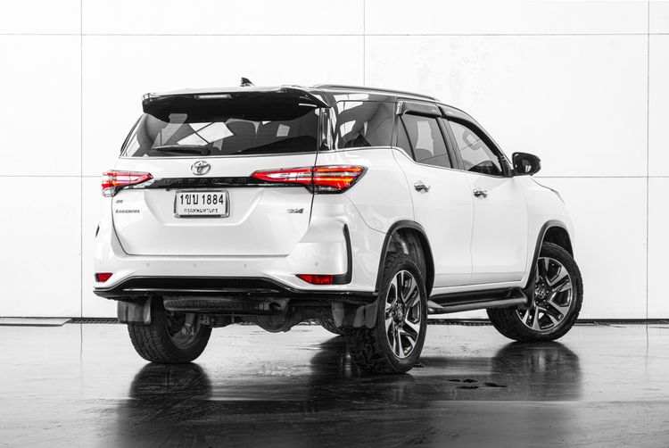 Toyota Fortuner 2020 2.8 Legender 4WD Utility-car ดีเซล ไม่ติดแก๊ส เกียร์อัตโนมัติ ขาว รูปที่ 4