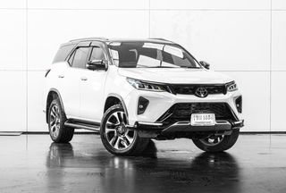 Toyota Fortuner 2.8 Legender Blacktop 4WD ปี 2020 สี ขาว (56V14)