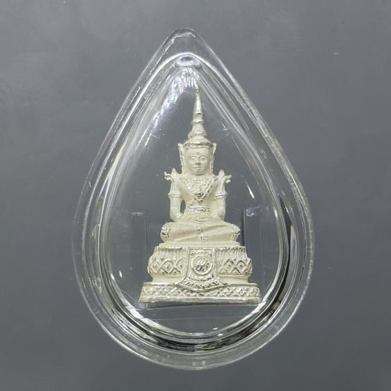 พระแก้วมรกต ภปร ( รุ่นแรก ) ฉลองครบ 75 พรรษา รัชกาลที่9 เนื้อเงิน พิมพ์เล็ก ปี2545 พร้อมกล่องเดิม รูปที่ 2