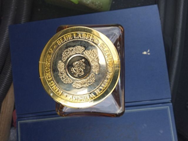 ขายบลูเลเบิ้ลรุ่นพิเศษขนาด750ml