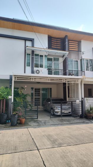 Land and Houses ตกแต่งครบ 2016 3 นอน 3 น้ำ ห้องโถง ห้องครัว จอดรถ 2 คัน อยู่ถนนหลัก ตอนนี้ยังอาศัยอยู่  มีเฟอร์ให้ แอร์ 4 ตัว พร้อมเข้าอยู่ เฟอร์นิเจอร์ ให้หมด ห้องน้ำข้าง รูปที่ 2