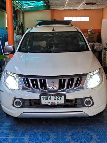 รถ Mitsubishi Triton 2.5 GLX สี ขาว