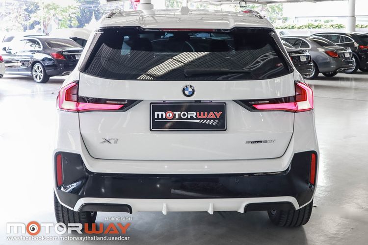 BMW X1 2024 2.0 sDrive20i M Sport Utility-car เบนซิน เกียร์อัตโนมัติ ดำ รูปที่ 4