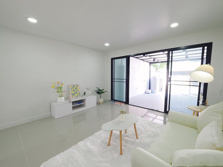 มีบางส่วน 🔥 Clearance Sale ทาวน์เฮ้าส์หลังริม รีโนเวทใหม่ ม.พรร่มเย็นวิลล่า ลำลูกกา 11 – เสมาฟ้าคราม รูปที่ 4