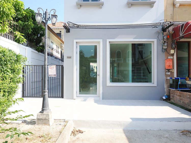 🔥 Clearance Sale อาคารพาณิชย์  โฮมออฟฟิศ รีโนเวทใหม่ ม.เวนิส ดิ ไอริส วัชรพล–สุขาภิบาล 5 รูปที่ 2