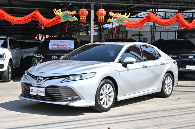 รถ Toyota Camry 2.5 Hybrid Premium สี บรอนซ์เงิน