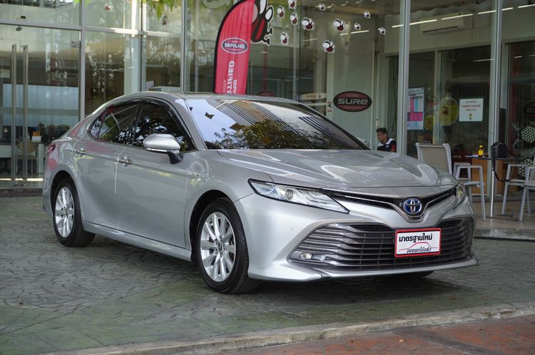 Toyota Camry 2019 2.5 HEV Premium Sedan ไฮบริด ไม่ติดแก๊ส เกียร์อัตโนมัติ เทา รูปที่ 2