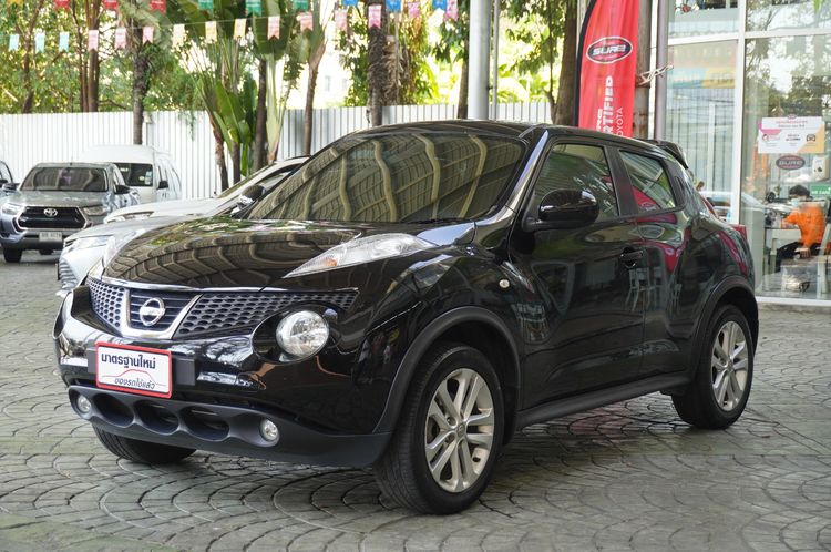 รถ Nissan Juke 1.6 V สี ดำ