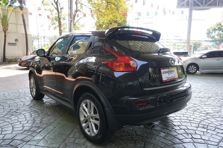 Nissan Juke 2014 1.6 V Sedan เบนซิน ไม่ติดแก๊ส เกียร์อัตโนมัติ ดำ รูปที่ 4