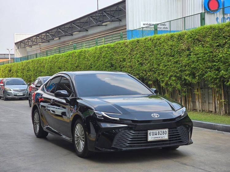 รถ Toyota Camry 2.5 HV สี ดำ