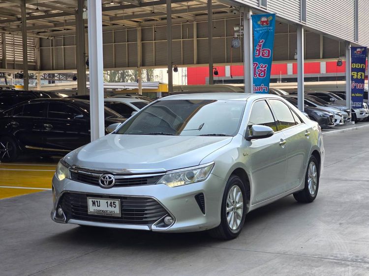 รถ Toyota Camry 2.0 G สี บรอนซ์เงิน