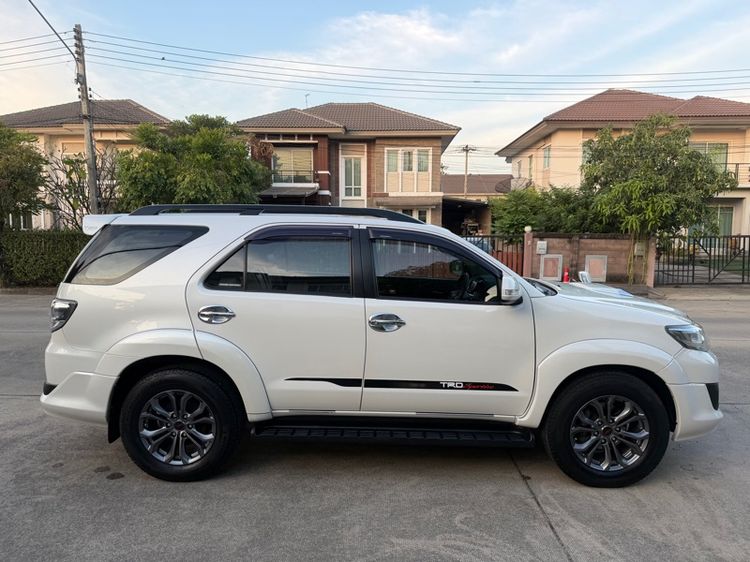 Toyota Fortuner 2013 3.0 V 4WD TRD Sportivo Champ Midnight Shine Utility-car ดีเซล ไม่ติดแก๊ส เกียร์อัตโนมัติ ขาว รูปที่ 4