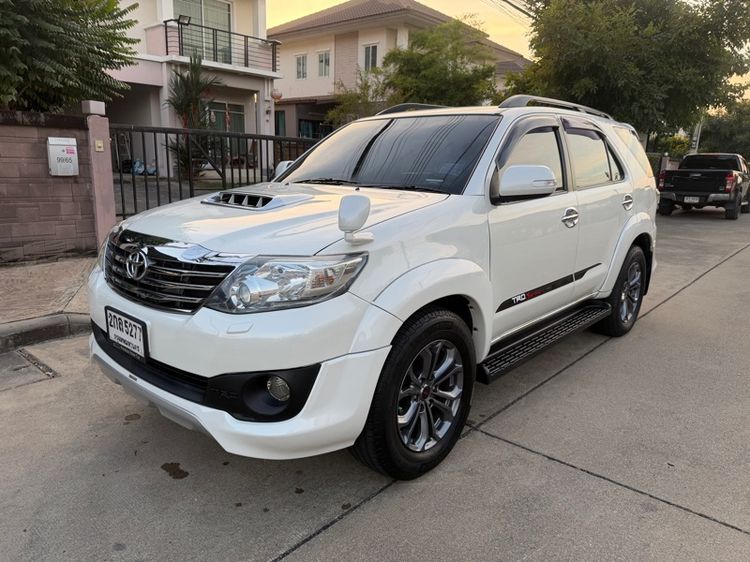 Toyota Fortuner 2013 3.0 V 4WD TRD Sportivo Champ Midnight Shine Utility-car ดีเซล ไม่ติดแก๊ส เกียร์อัตโนมัติ ขาว รูปที่ 3