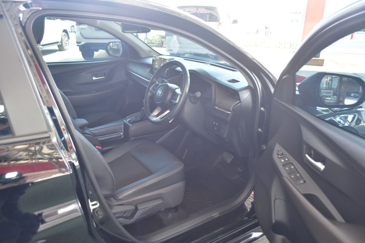 Toyota Yaris ATIV 2025 1.2 Smart Sedan เบนซิน ไม่ติดแก๊ส เกียร์อัตโนมัติ ดำ รูปที่ 4