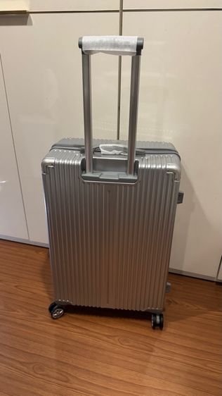 กระเป๋าเดินทางล้อลาก 26 นิ้ว สีเงิน มือหนึ่ง รูปที่ 2