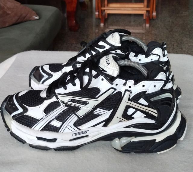 อื่นๆ UK 8.5 | EU 42 2/3 | US 9 อื่นๆ รองเท้าผ้าใบ Balenciaga Runner 