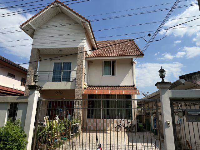 อื่นๆ มีบางส่วน 2011 ใช่ บ้านสองชั้น อ.กระทุ่มแบน จ.สมุทรสาคร