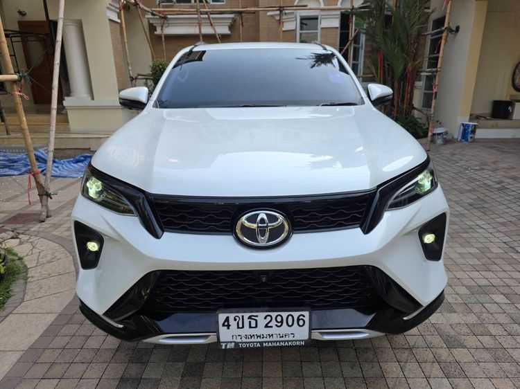 Toyota Fortuner 2020 2.4 Leader V Utility-car ดีเซล ไม่ติดแก๊ส เกียร์อัตโนมัติ ขาว รูปที่ 2