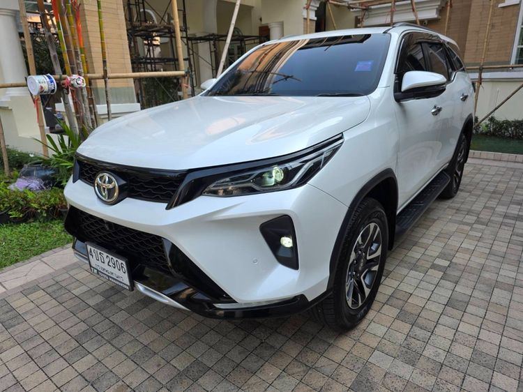 Toyota Fortuner 2020 2.4 Leader V Utility-car ดีเซล ไม่ติดแก๊ส เกียร์อัตโนมัติ ขาว รูปที่ 3