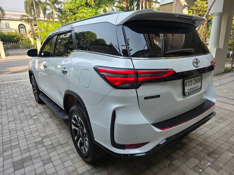 Toyota Fortuner 2020 2.4 Leader V Utility-car ดีเซล ไม่ติดแก๊ส เกียร์อัตโนมัติ ขาว รูปที่ 4