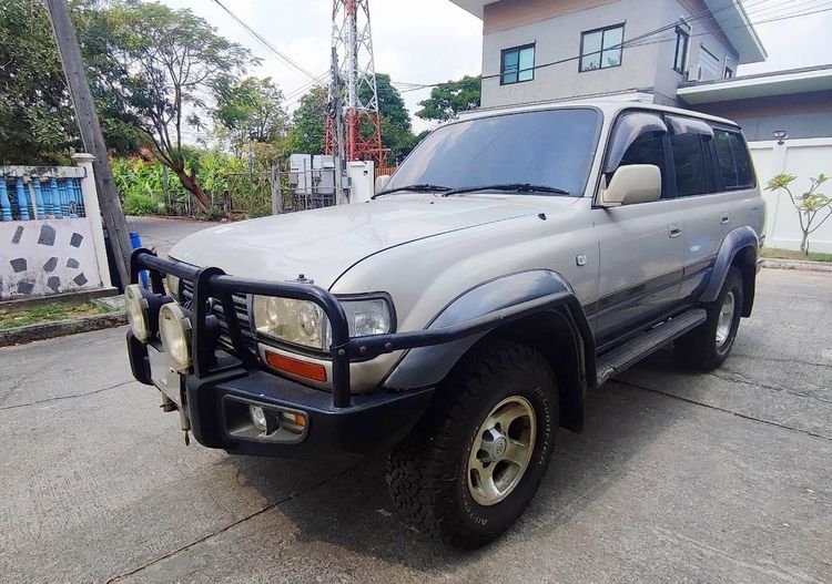 รถ Toyota Land Cruiser 4.5 VX 4WD สี บรอนซ์เงิน