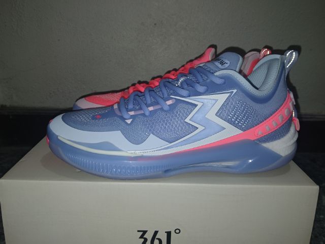 รองเท้ากีฬาบาส​แบดวอลเลย์ใหม่ซื้อมาผิดไซส์
