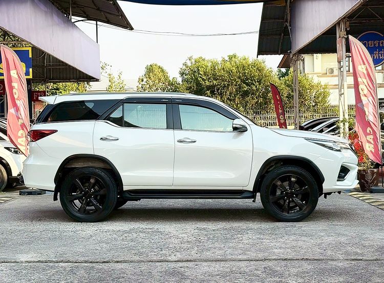 Toyota Fortuner 2016 2.8 V TRD Sportivo 4WD Utility-car ดีเซล ไม่ติดแก๊ส เกียร์อัตโนมัติ ขาว รูปที่ 2