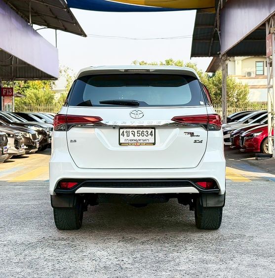 Toyota Fortuner 2016 2.8 V TRD Sportivo 4WD Utility-car ดีเซล ไม่ติดแก๊ส เกียร์อัตโนมัติ ขาว รูปที่ 4