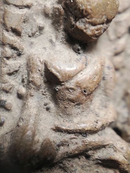 พระรอดลำพูนเนื้อดินพิมพ์ใหญ่ครับ รูปที่ 12