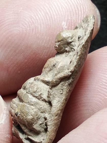 พระรอดลำพูนเนื้อดินพิมพ์ใหญ่ครับ รูปที่ 8