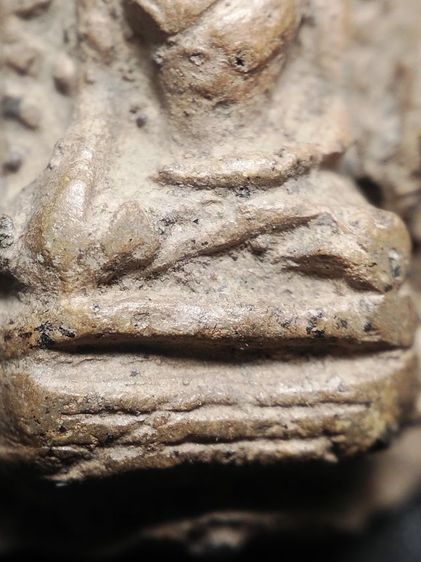 พระรอดลำพูนเนื้อดินพิมพ์ใหญ่ครับ รูปที่ 7