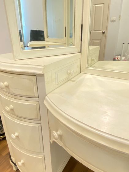  โต๊ะเครื่องแป้ง  Pottery Barn "Lilac" Vanity   รูปที่ 2
