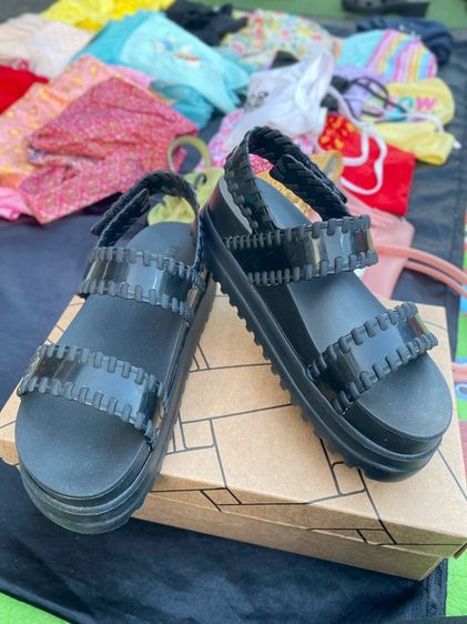 รองเท้า