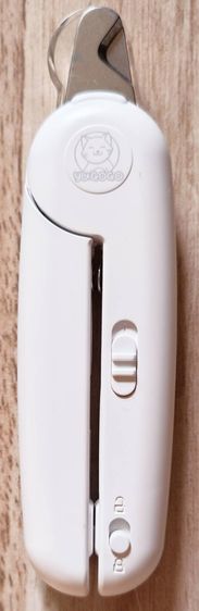 ขายกรรไกรตัดเล็บสัตว์เลี้ยงไฟ LED ช่วยให้มองเห็นเส้นเลือดในเล็บ ป้องกันการโดนเนื้อ ผลิตจากวัสดุ ABS และสแตนเลส มีช่องเก็บเศษเล็บ ตะไบในตัว รูปที่ 3