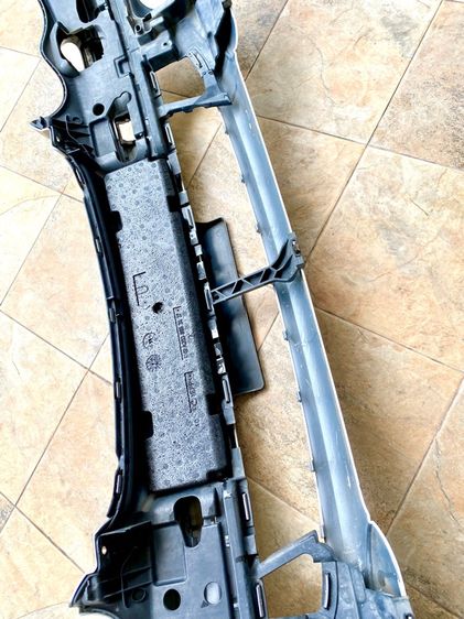 ขาย กันชนหน้ารถ Mercedes W203 สีเงิน มือสอง - Mercedes W203 Front Bumper Silver Used รูปที่ 8