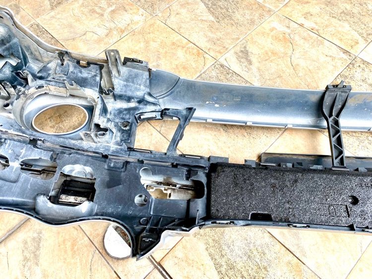 ขาย กันชนหน้ารถ Mercedes W203 สีเงิน มือสอง - Mercedes W203 Front Bumper Silver Used รูปที่ 12