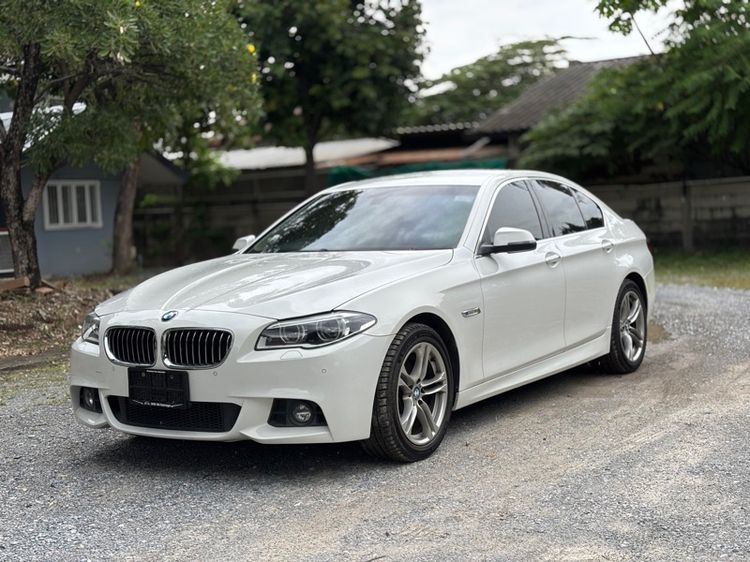 รถ BMW Series 5 528i สี ขาว