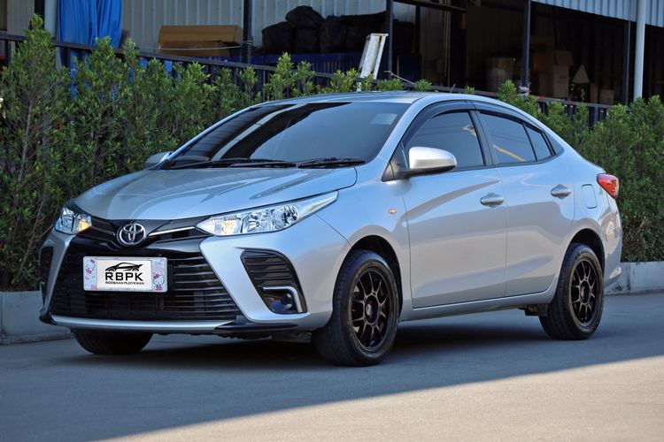 รถ Toyota Yaris ATIV 1.2 Entry สี เทา