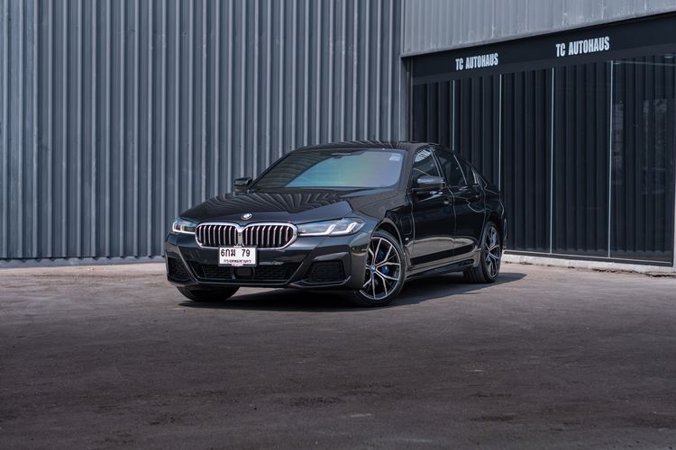 BMW Series 5 2021 530e Sedan ปลั๊กอินไฮบริด (PHEV) ไม่ติดแก๊ส เกียร์อัตโนมัติ ดำ รูปที่ 2