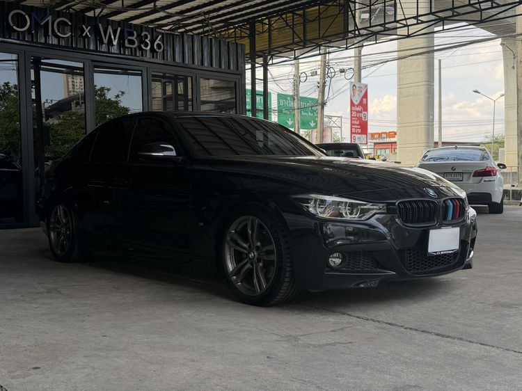 BMW Series 3 2018 330e Sedan ปลั๊กอินไฮบริด (PHEV) ไม่ติดแก๊ส เกียร์อัตโนมัติ ดำ รูปที่ 2